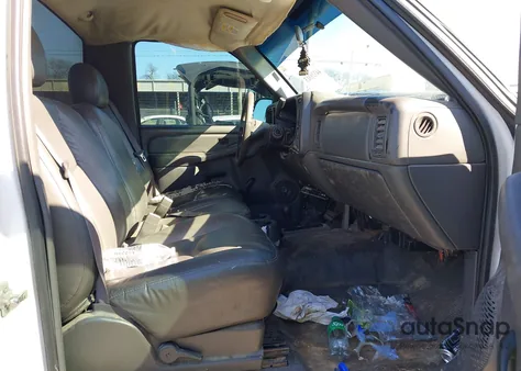 2004 Chevrolet Silverado 2500Hd Work Truck z USA, uszkodzony, nr VIN 1GCHK24U54E362498